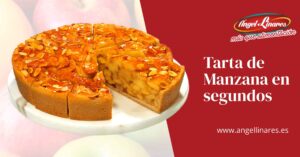 Tarta de manzana con segmentos servida en un plato